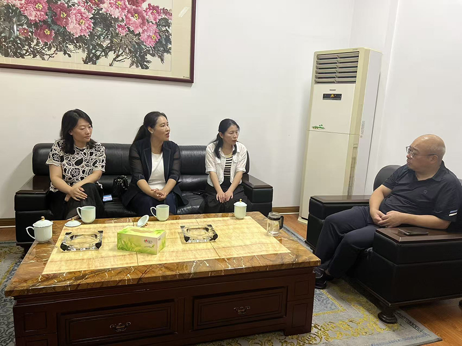 8月23日上午，海安市福建商会秘书长陈云萍携三位副会长一行到南通tyc7111cc太阳成造访